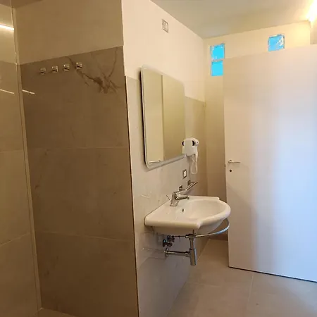 Vakantiehuis Family&friends 6 - New Modern En-suite - Private Bathroom Freshly Renovated Comfort & Essentials - Minutes From The Sea & Galtellì