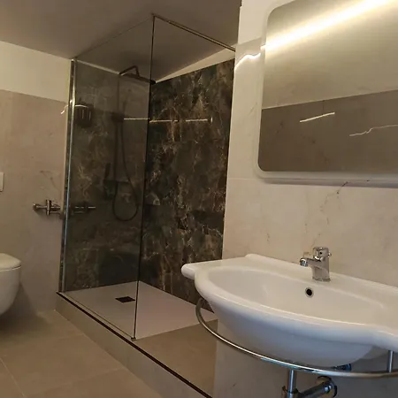 Vakantiehuis Family&friends 6 - New Modern En-suite - Private Bathroom Freshly Renovated Comfort & Essentials - Minutes From The Sea & Galtellì